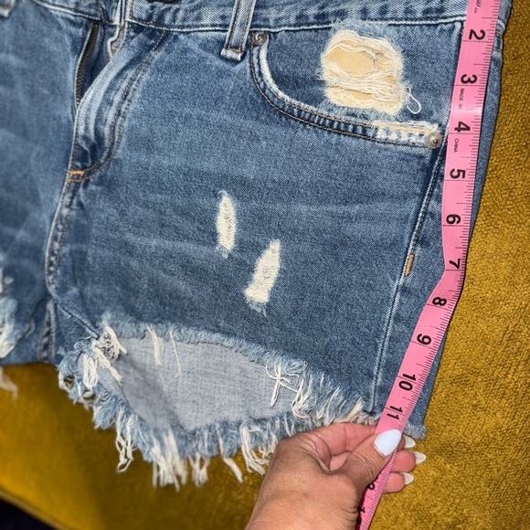 Rag & Bone Cut Off Distressed Short in Winnie - Picture 8 of 9